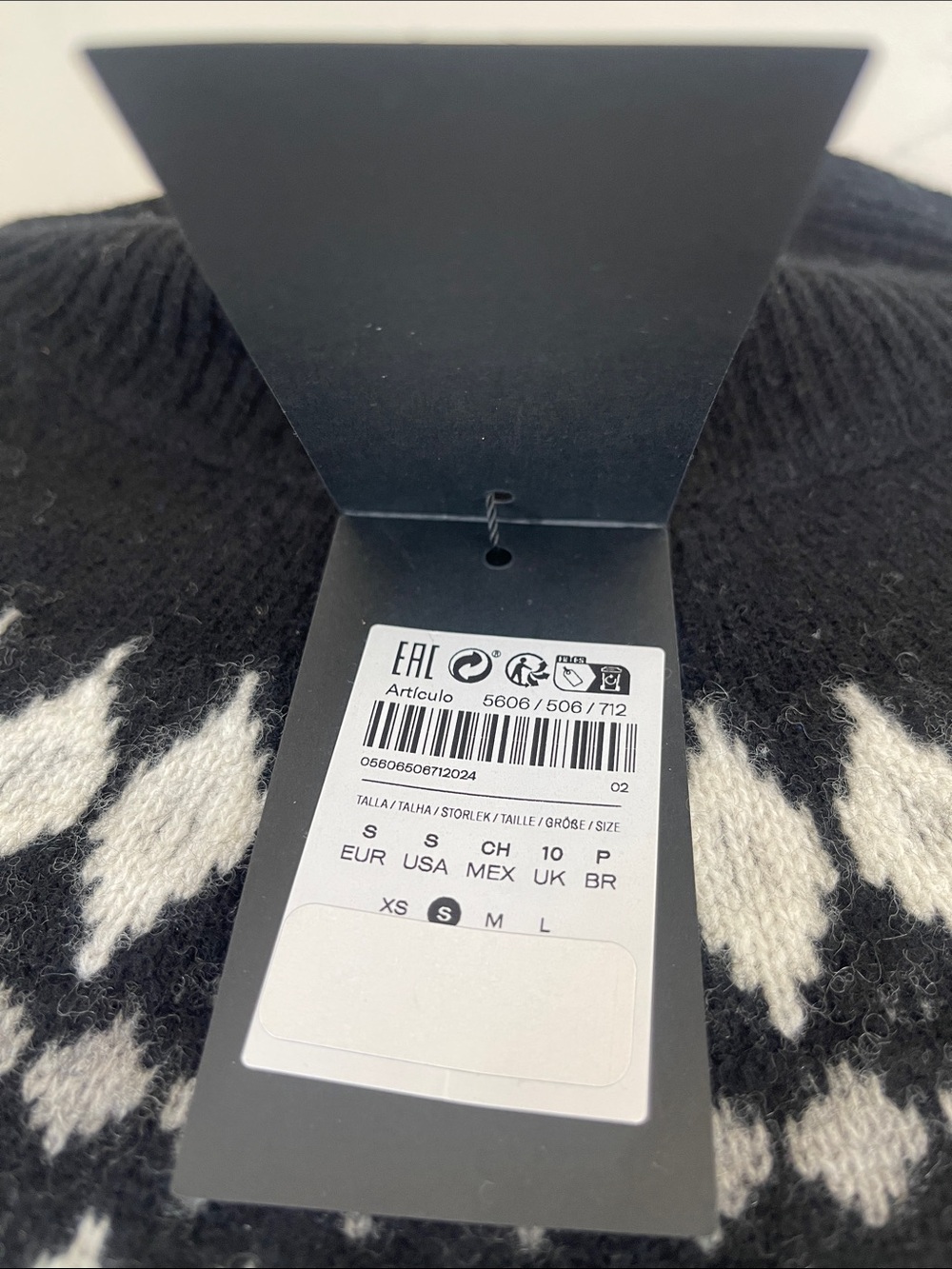 Massimo Dutti Black and Ivory Jacquard Yoke Crewneck Sweater - Picture 6 of 12